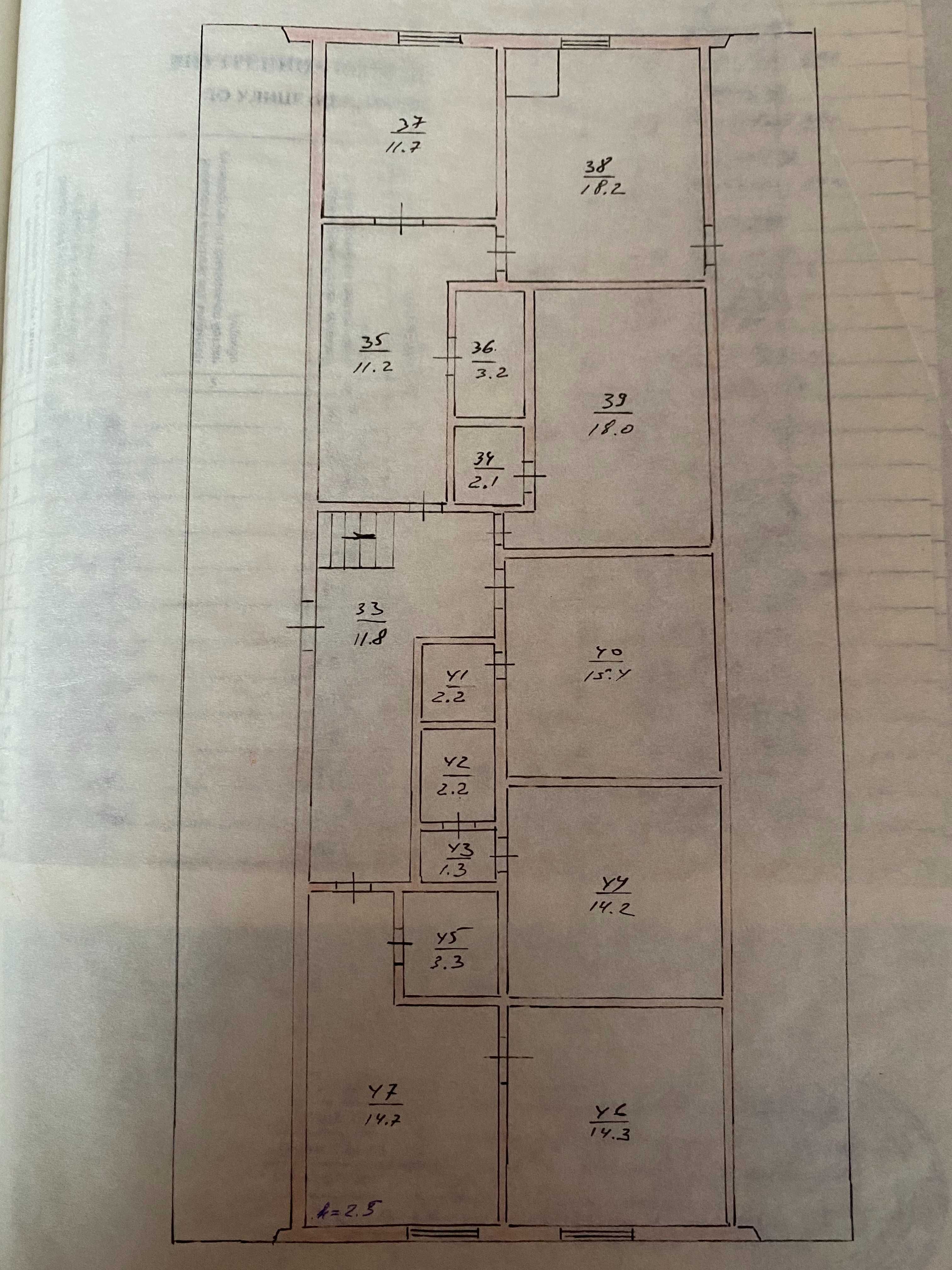 Продам комерційну будівлю у м. Бар площею 660 кв. м.