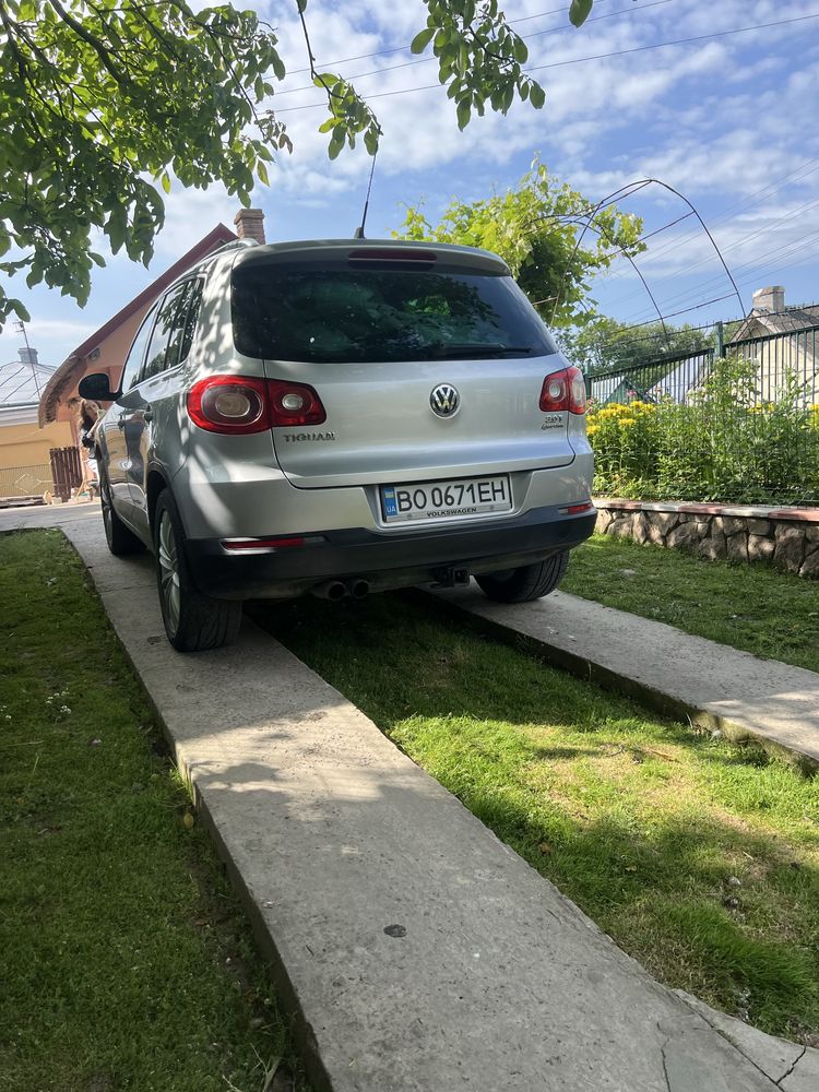 Продам Volkswagen Tiguan 2.0 бензин америка не битий