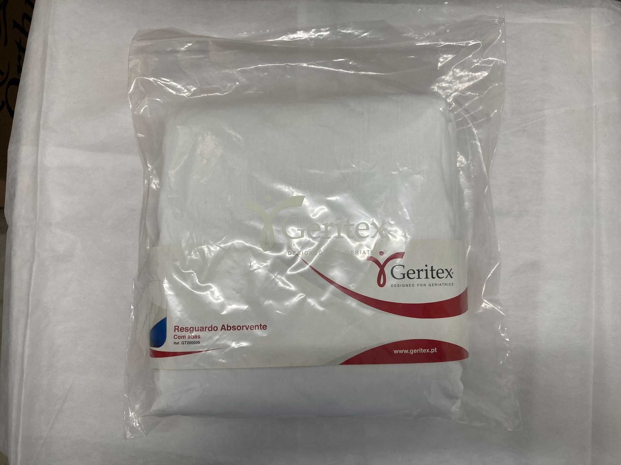 Resguardo Absorvente lavável para cama, com abas