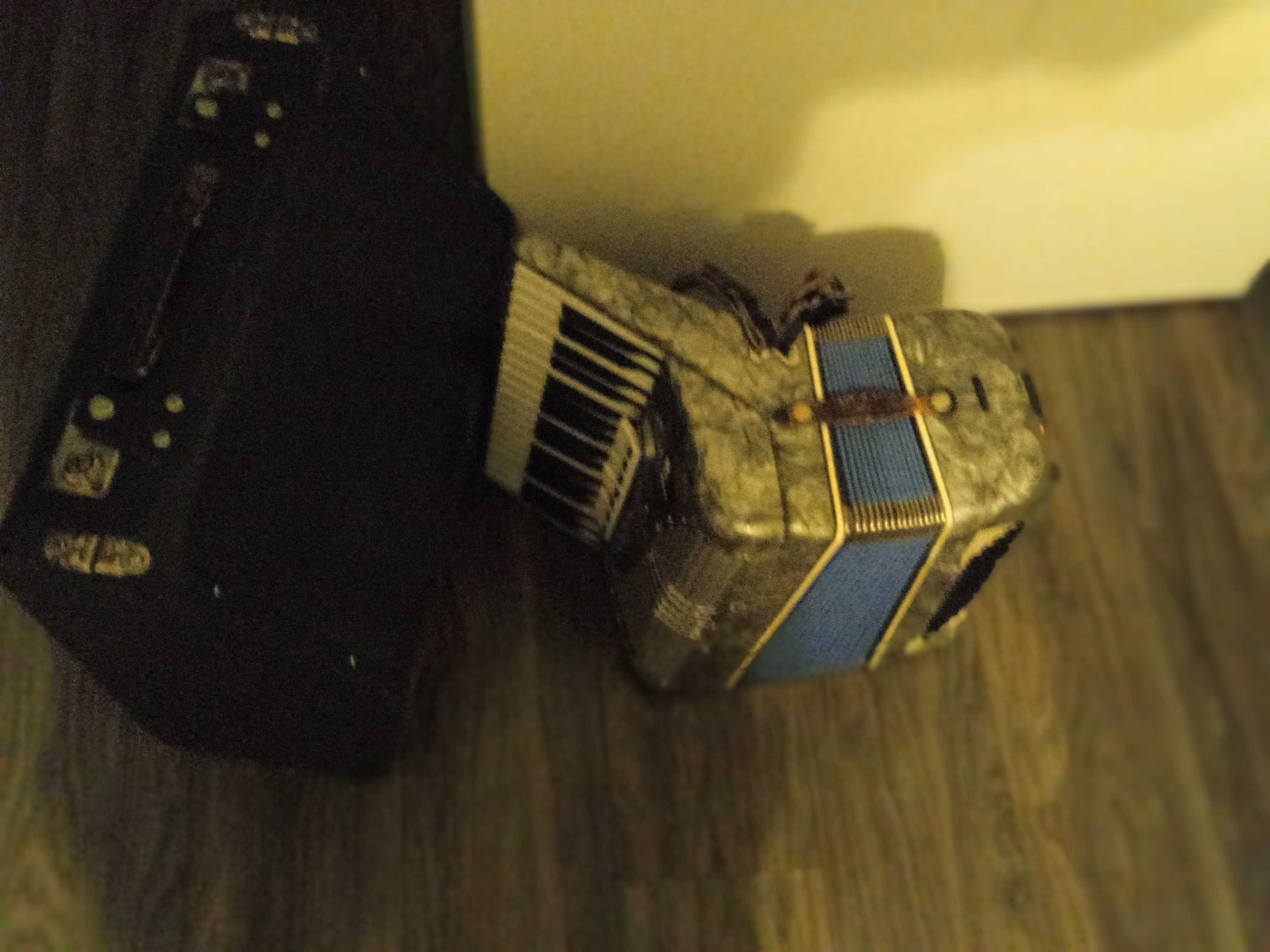 Sprzedam sprawny technicznie Akordeon Muza 80 bas z futlażem.