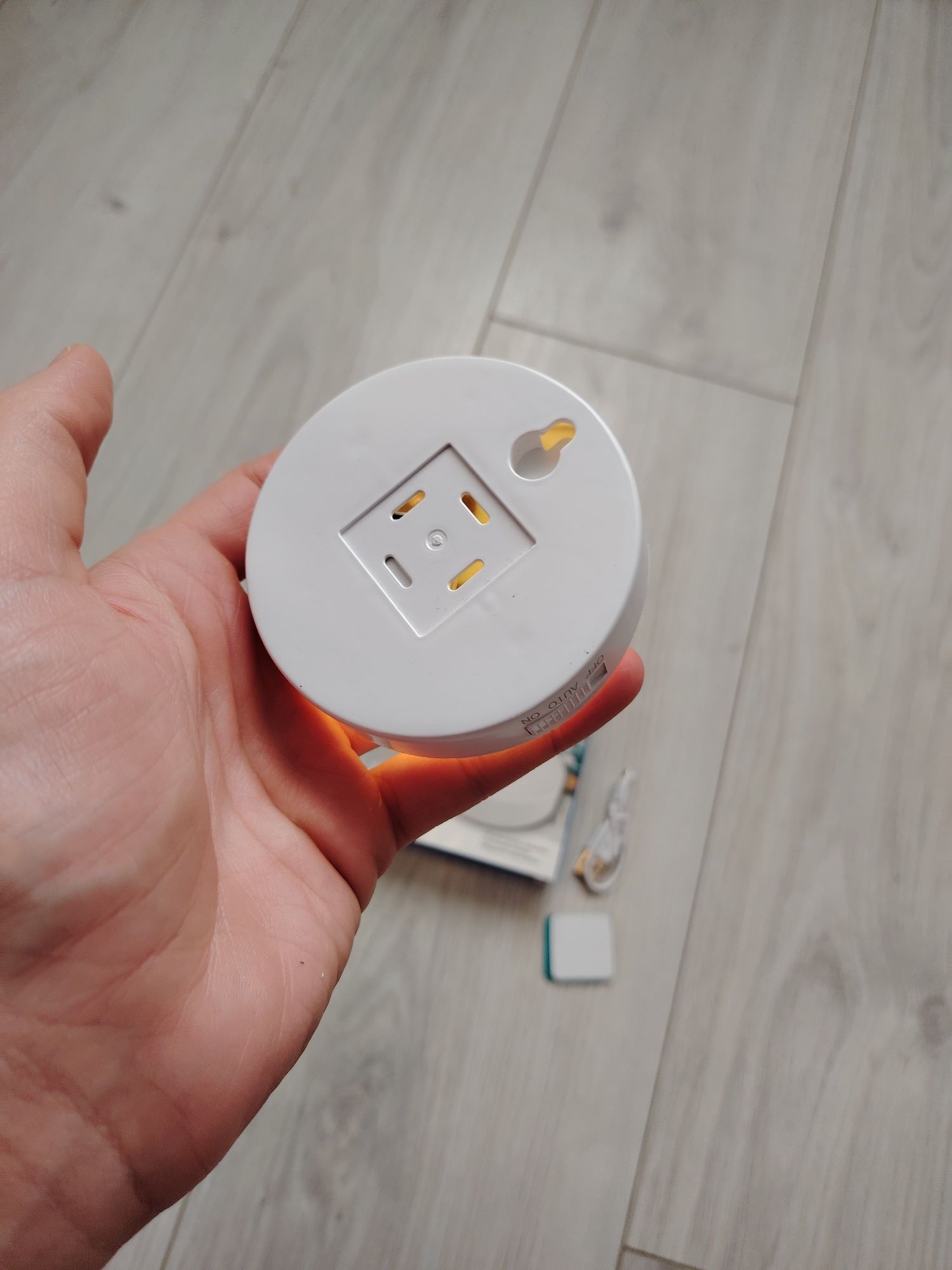 Inteligentna lampka nocna z czujnikiem ładowana na USB