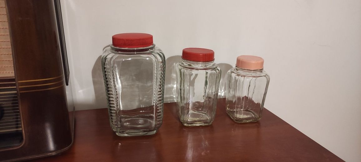 Conjunto de três frascos de vidro antigo