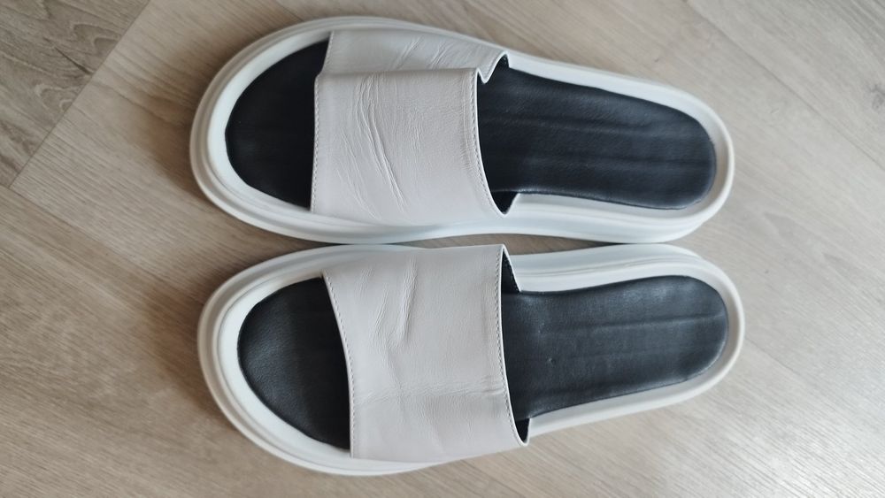 Шльопанці шкіряні