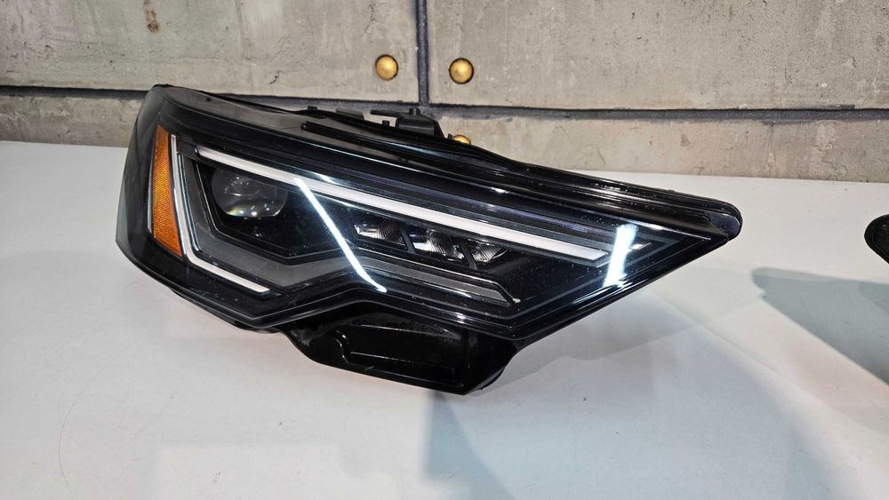 Фари Audi A6 C8 Full LED Adaptive