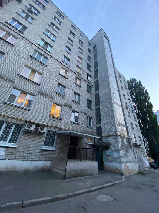 Здається в оренду кімната в гуртожитку: вул. Андрія Мельника, 31/2а