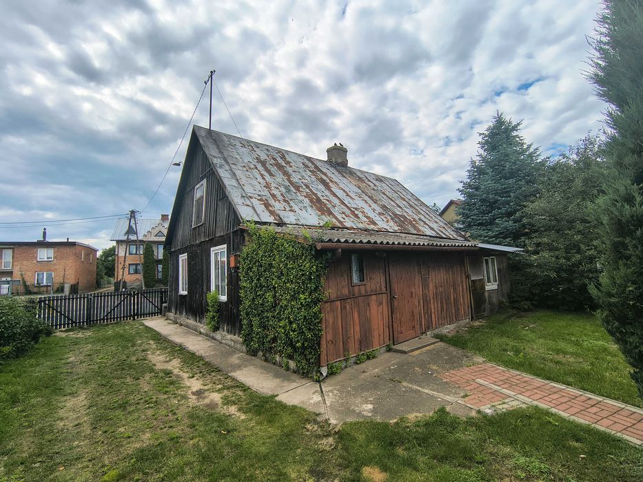 Stary dom drewniany do rozbiórki