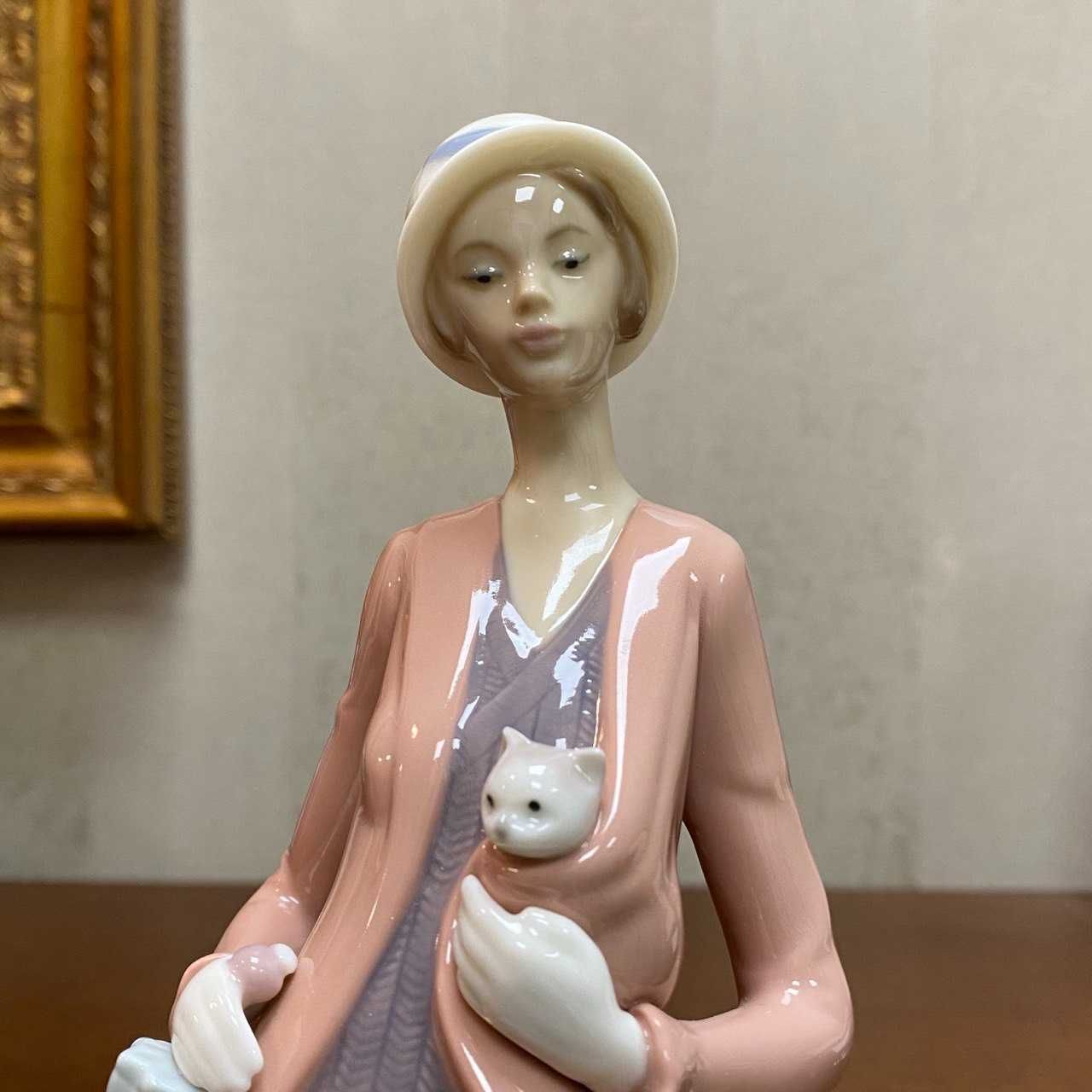 Фарфоровая статуэтка NAO (by Lladro) «Осенняя прогулка».