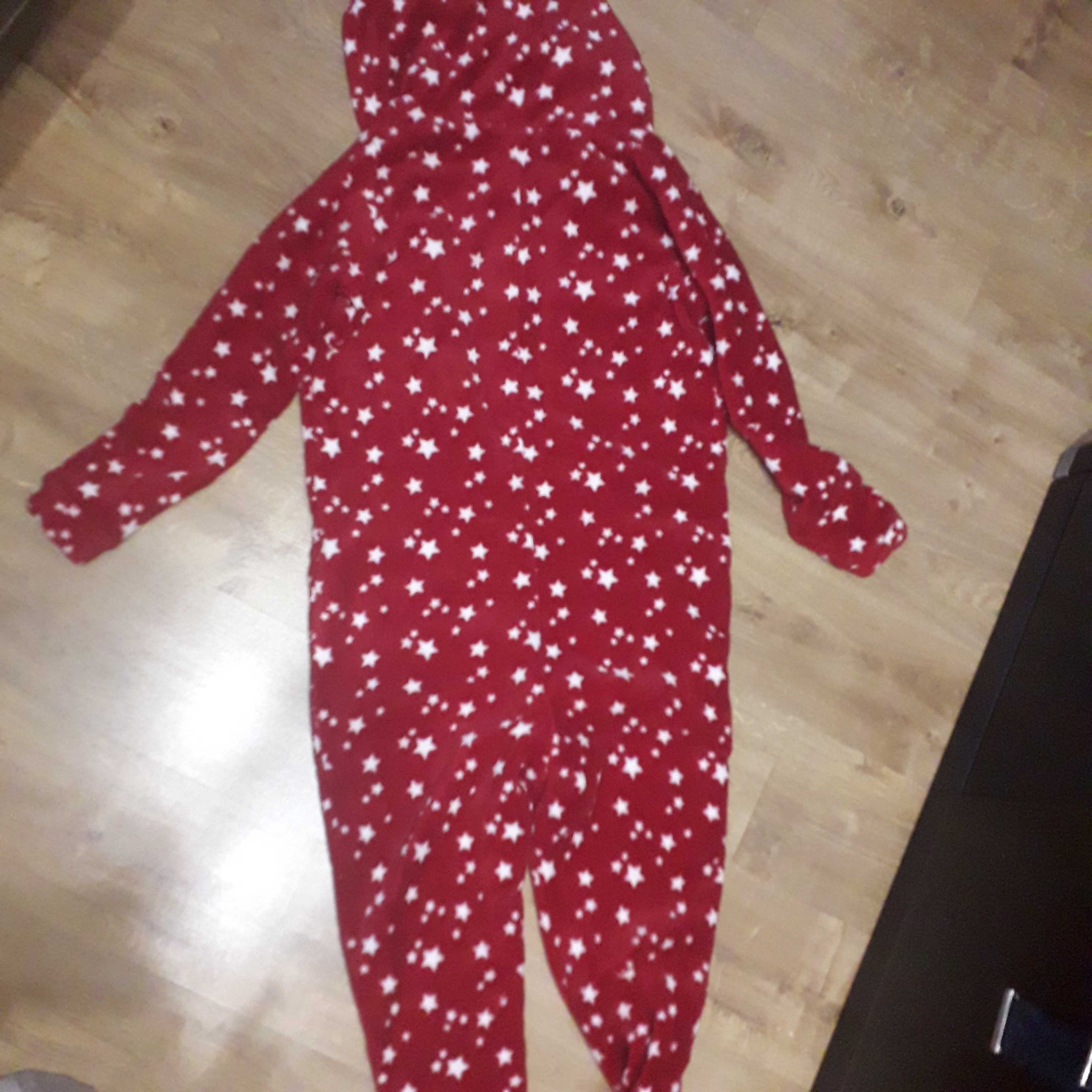 Piżama  jednoczęściowa   czerwona rozmiar M  (168)