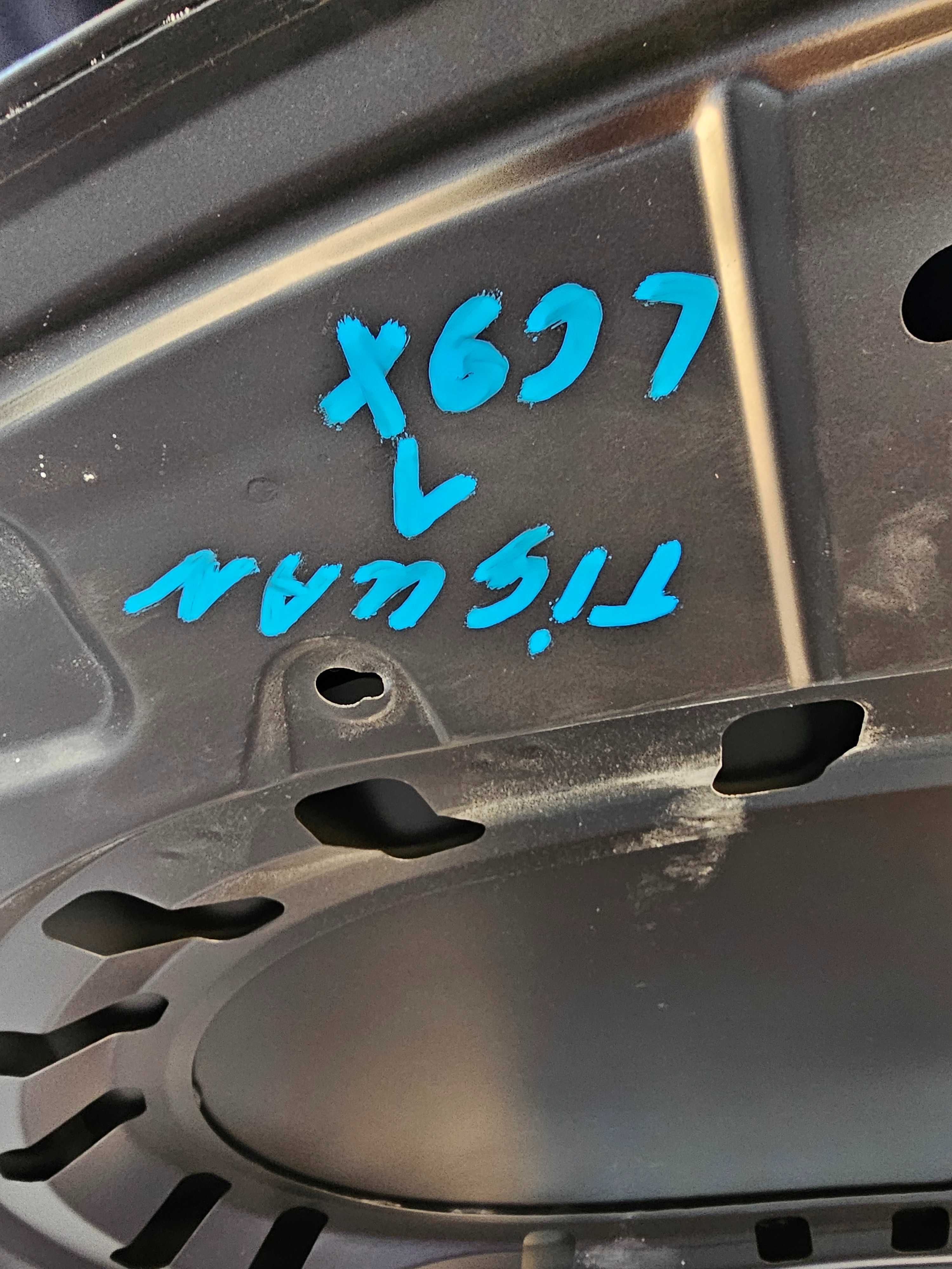 Maska Volkswagen Tiguan I Kod Lakieru LC9X IDEALNA