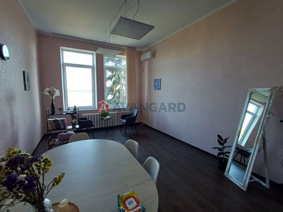 Продам 4-5 этаж нежилого помещения на набережной.