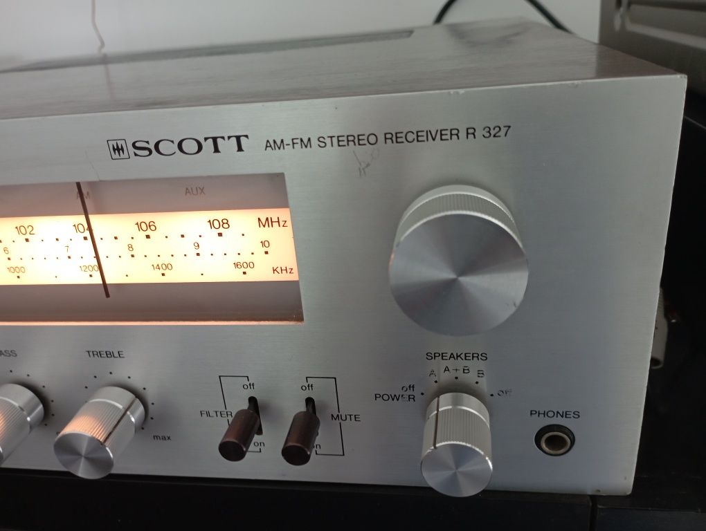 Scott R 327 amplituner