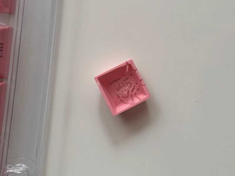 Różowo-Czarne Keycapsy Nakładki na klawiaturę