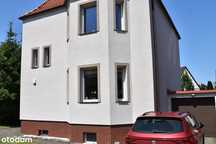 Dom z ogrodem w centrum miasta z ogrodem.