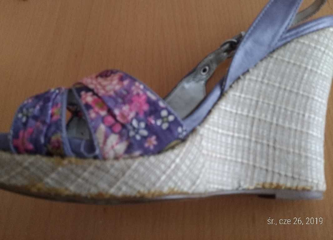 Buty, sandały na koturnie rozm 37 fiolet/róż