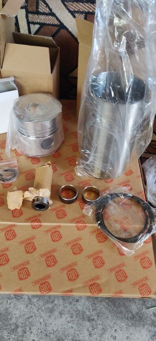 Продам комплект поршньової універсал 445