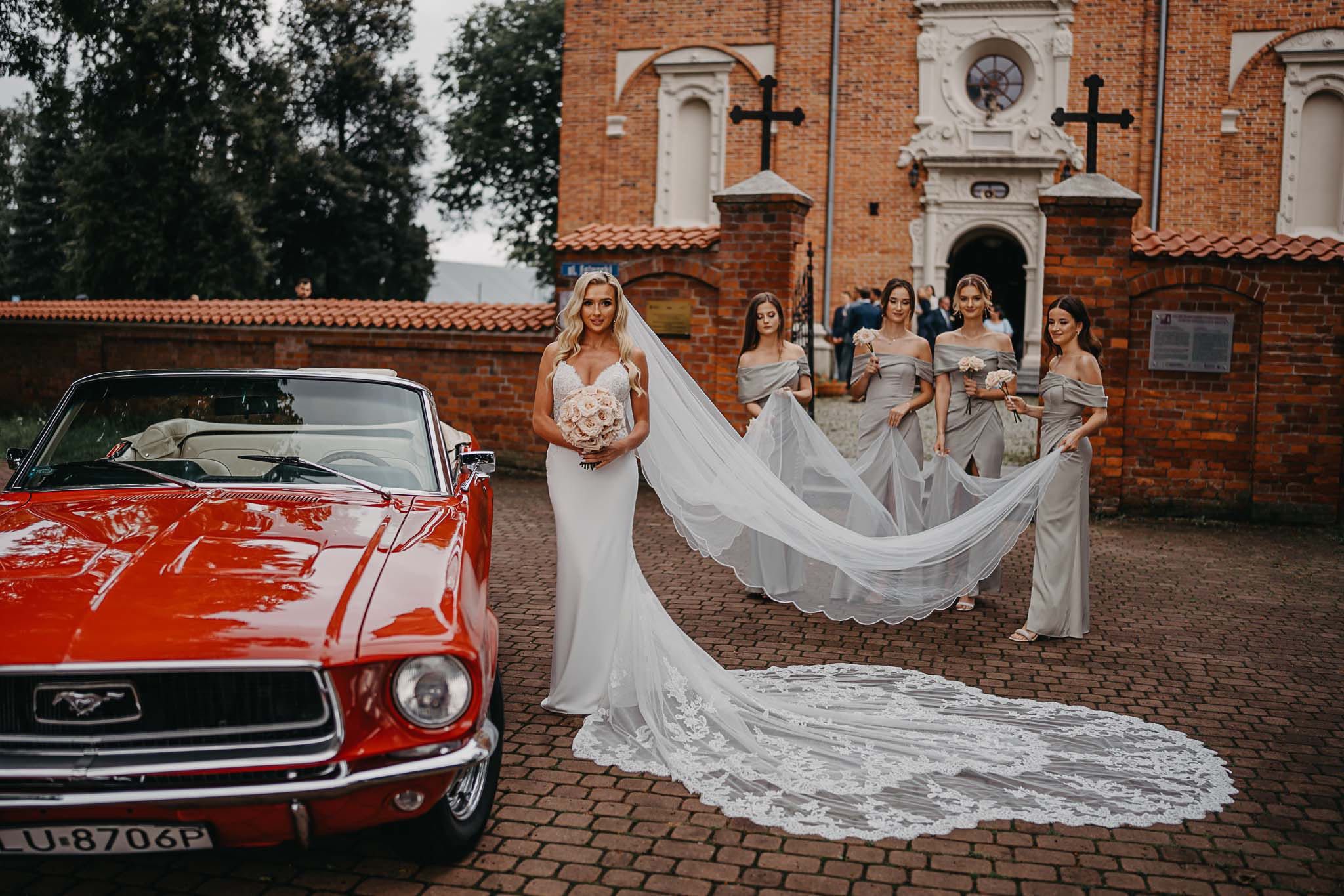 Suknia ślubna Pronovias Izara