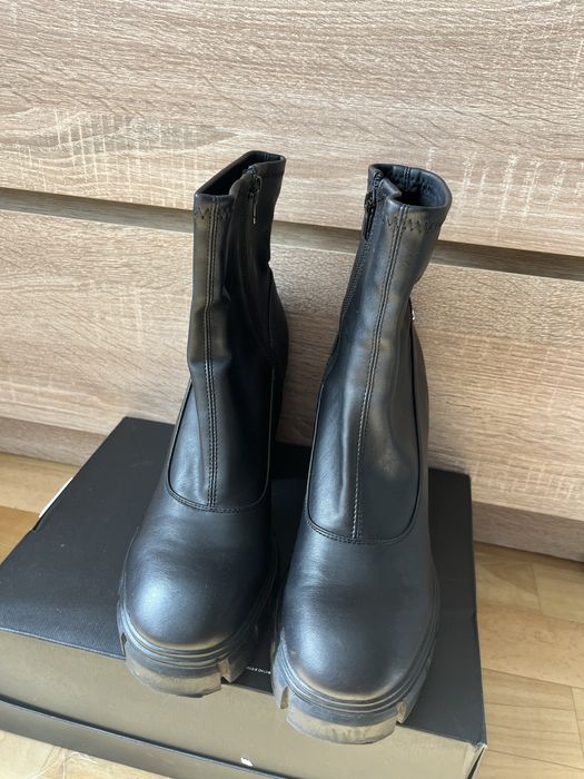 Ботинки женские на осень Guess