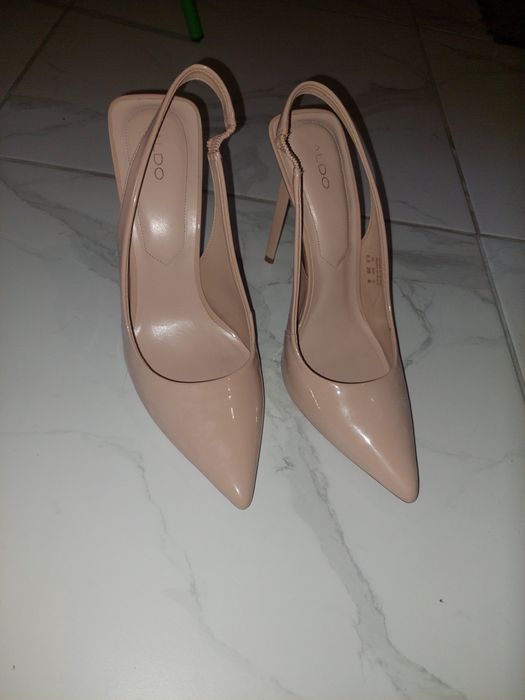 Босоніжки туфлі лаковані 38.5