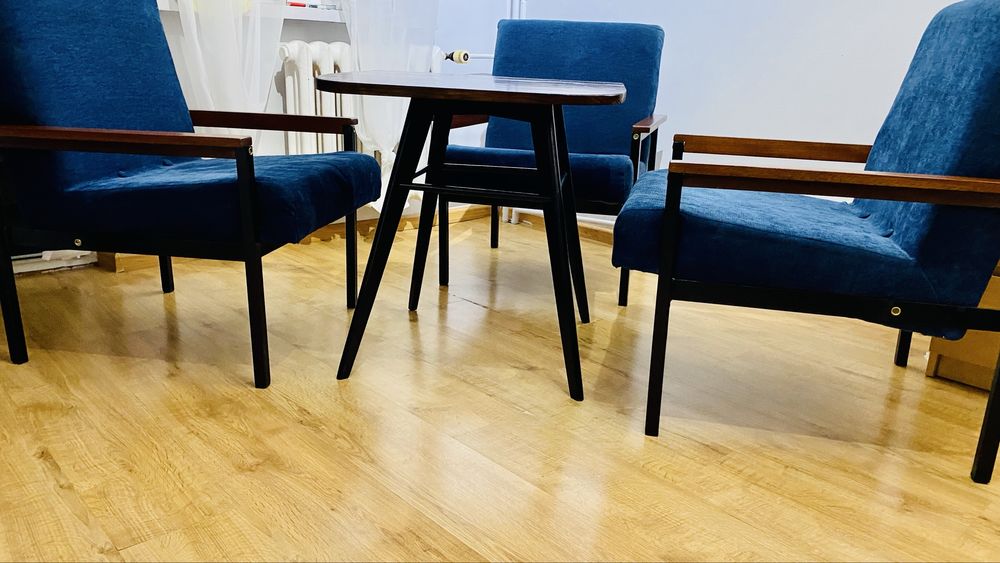 Zestaw PRL po renowacji. Stolik i 3 x fotel