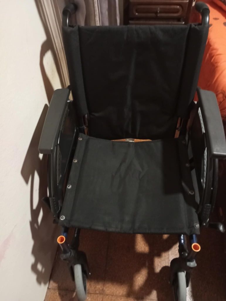Vendo cadeira de rodas