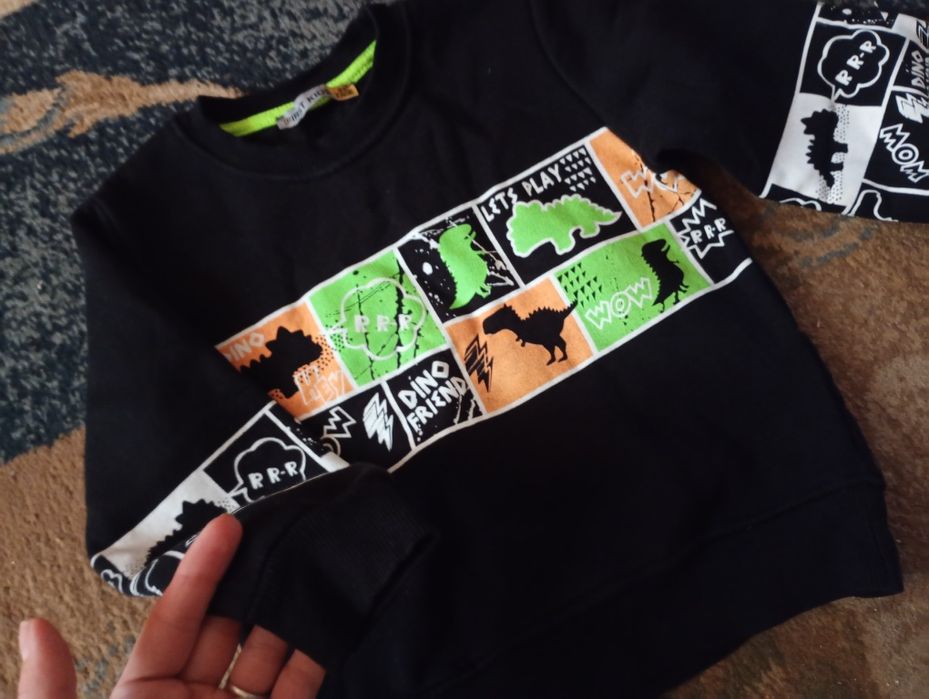 Продам теплу кофтинку в гарному стані