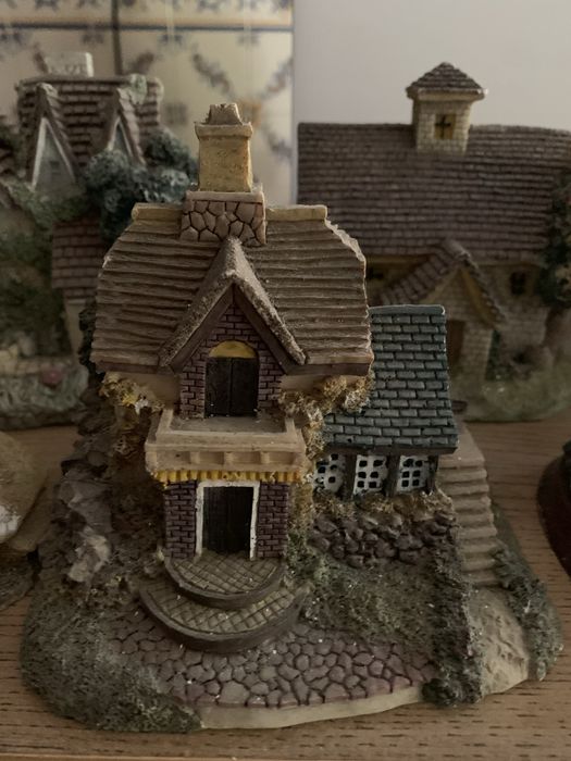 Coleção de 9 casinhas típicas portuguesas todas 30€