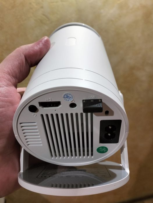 Проэктор 2025 на 13 андроїді 16 GB пам'яті і 2 ОЗУ