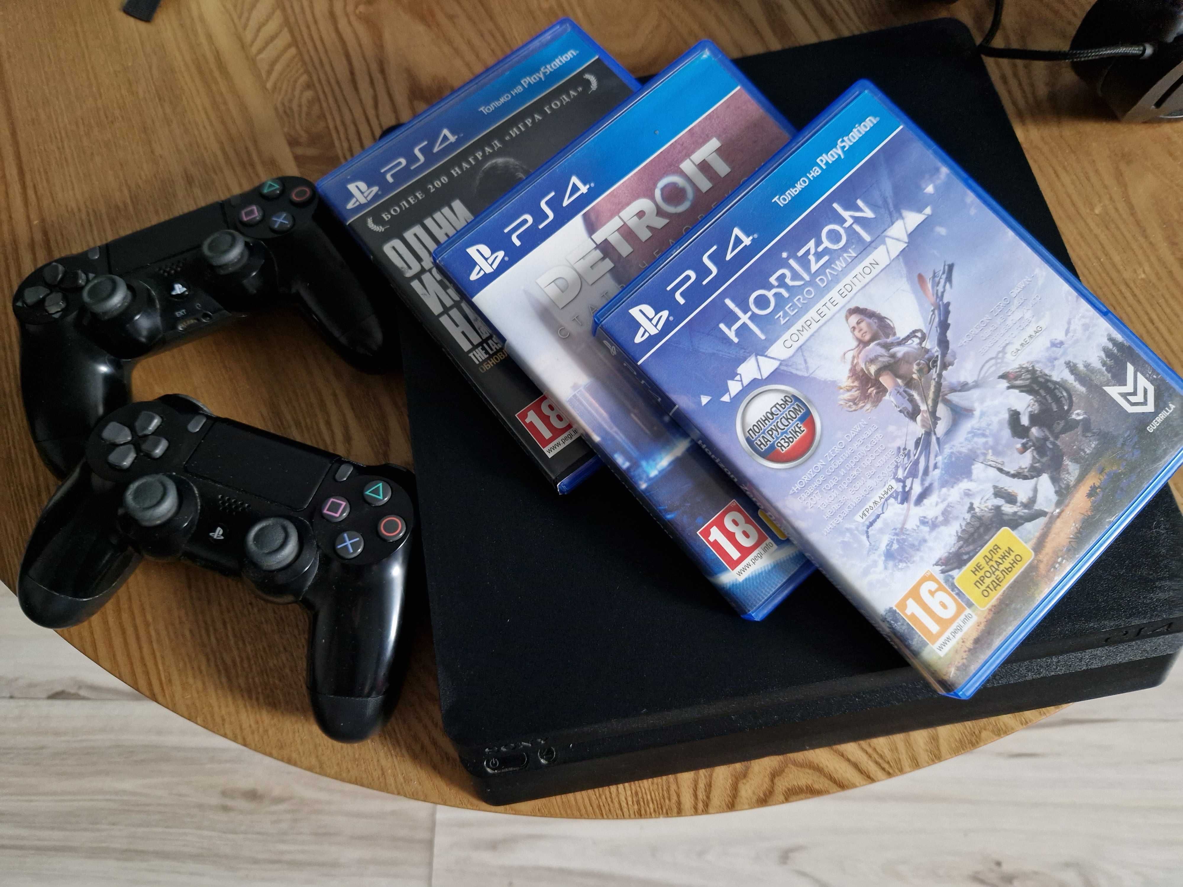 PS4 konsol Sprzedam konsole PlayStation 4 z dyskiem twardym 1TB.