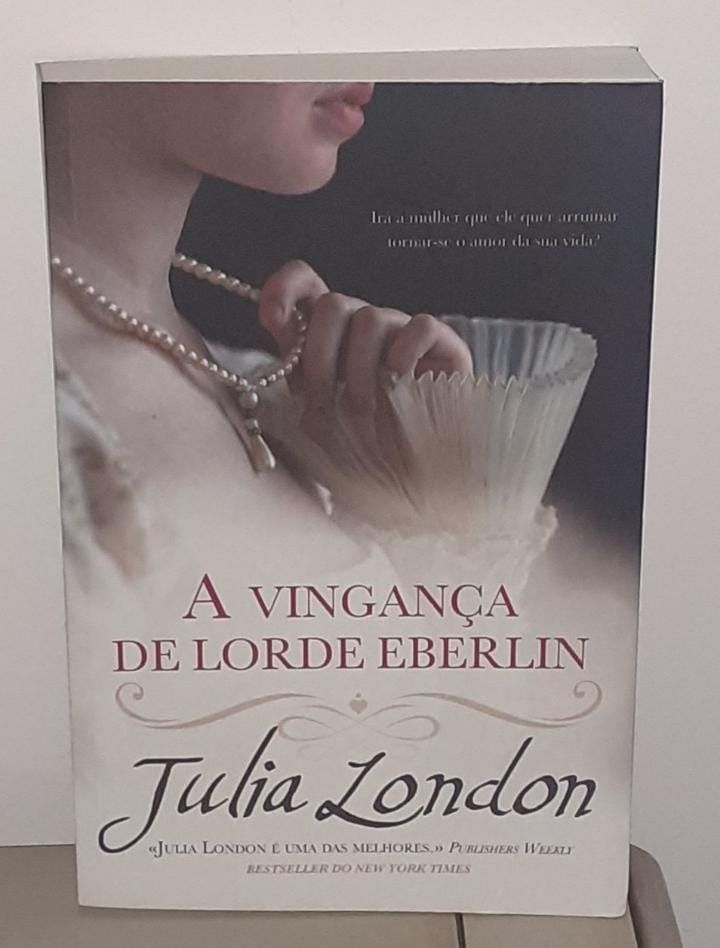 Livro *A VINGANÇA DE LORDE EBERLIN* , de Júlia London.