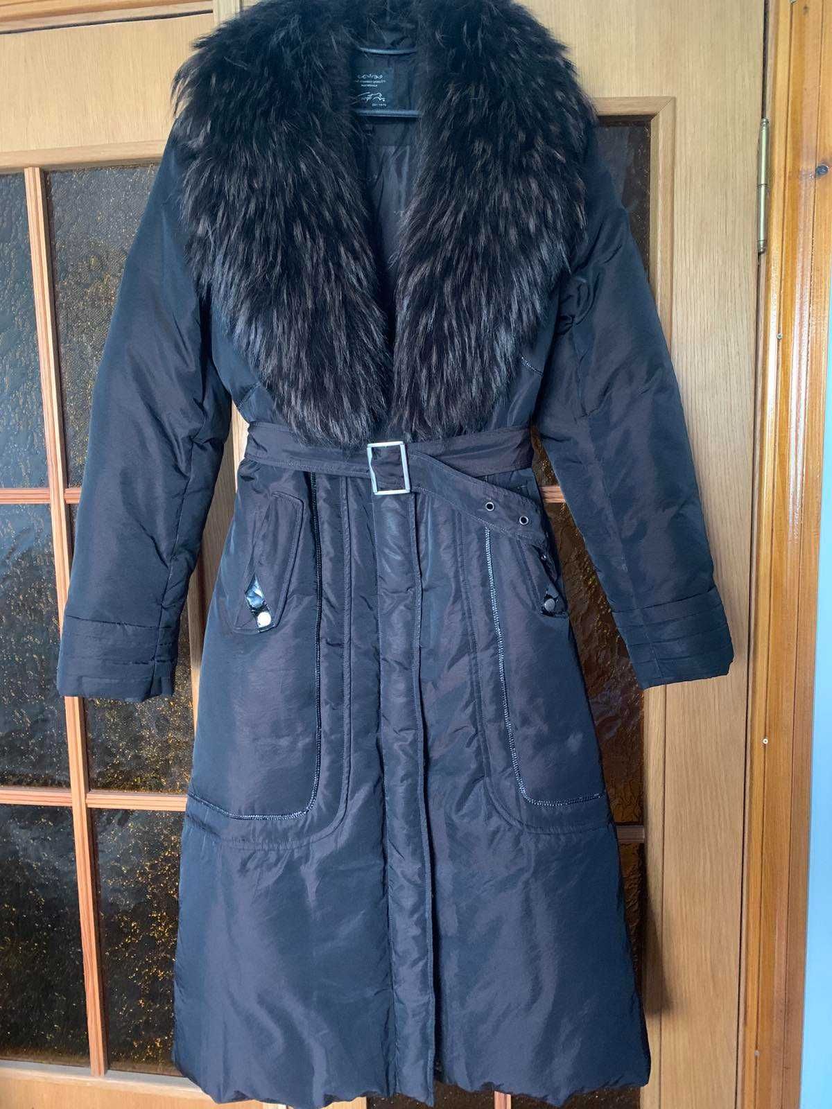 Куртка пальто тёплое пихора с мехом енота 46-48.