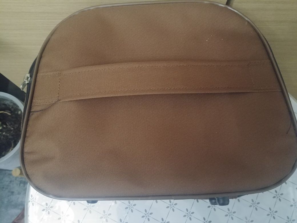 Kosmetyczka PRAZO / Idealna na podróż / Z Paskiem