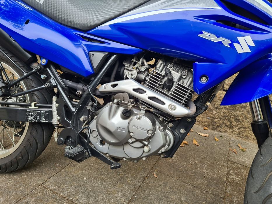 Vendo Suzuki DR 125SM original.