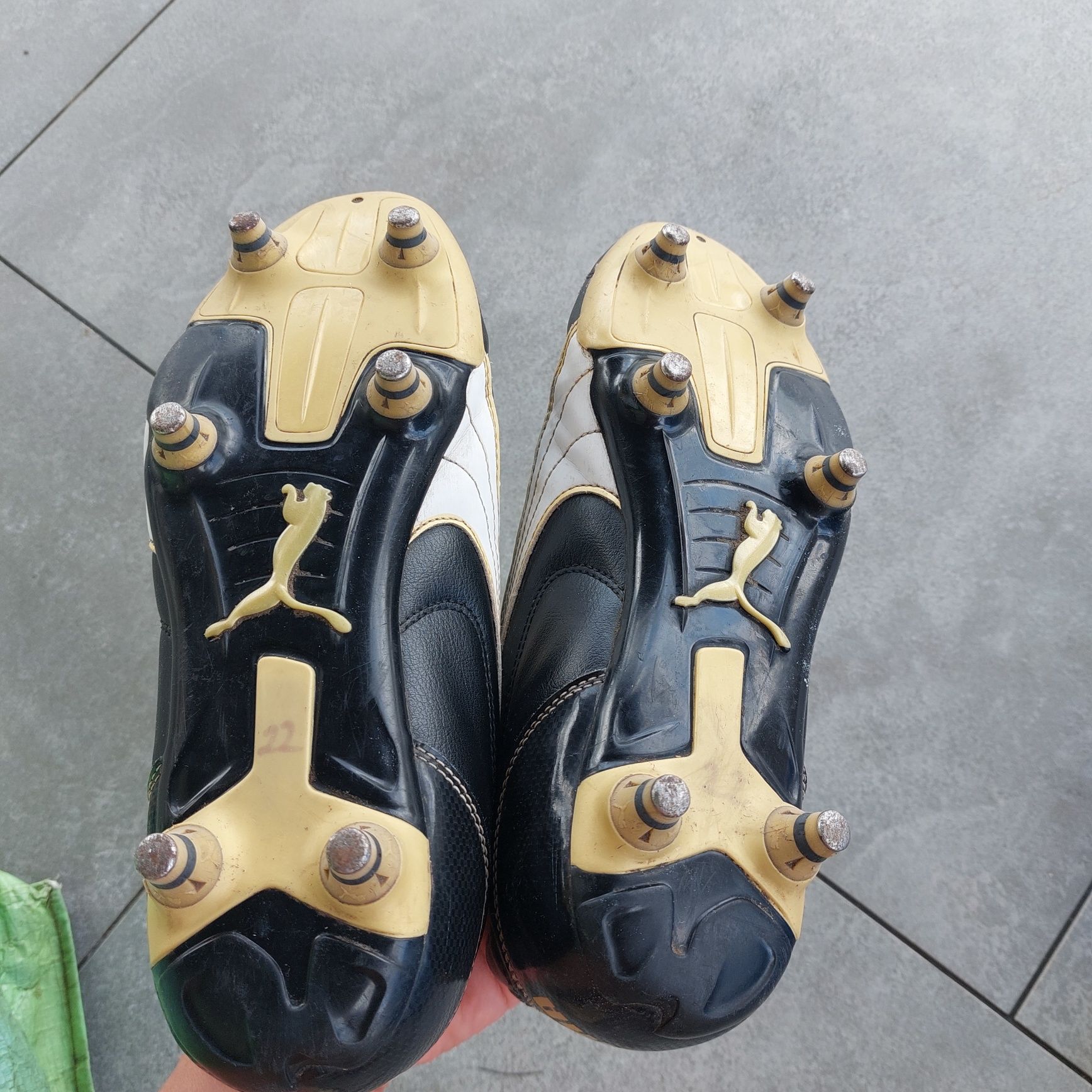 Korki metalowe czarne puma 40 i 1/2, UK 7