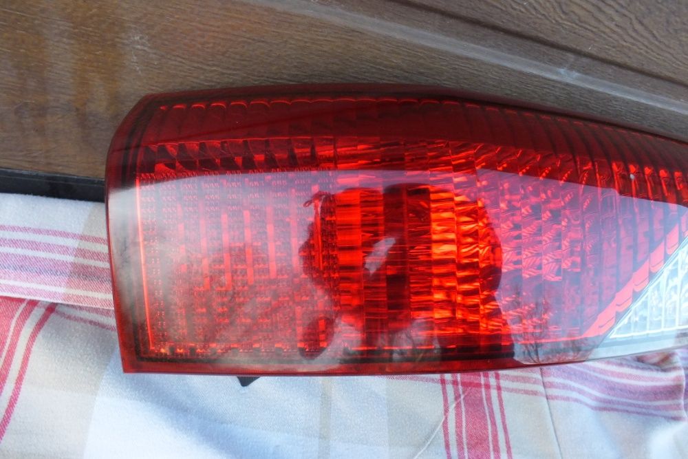 Mitsubishi Lancer VII 03-08 kombi lampa tylna lewa lewy tył