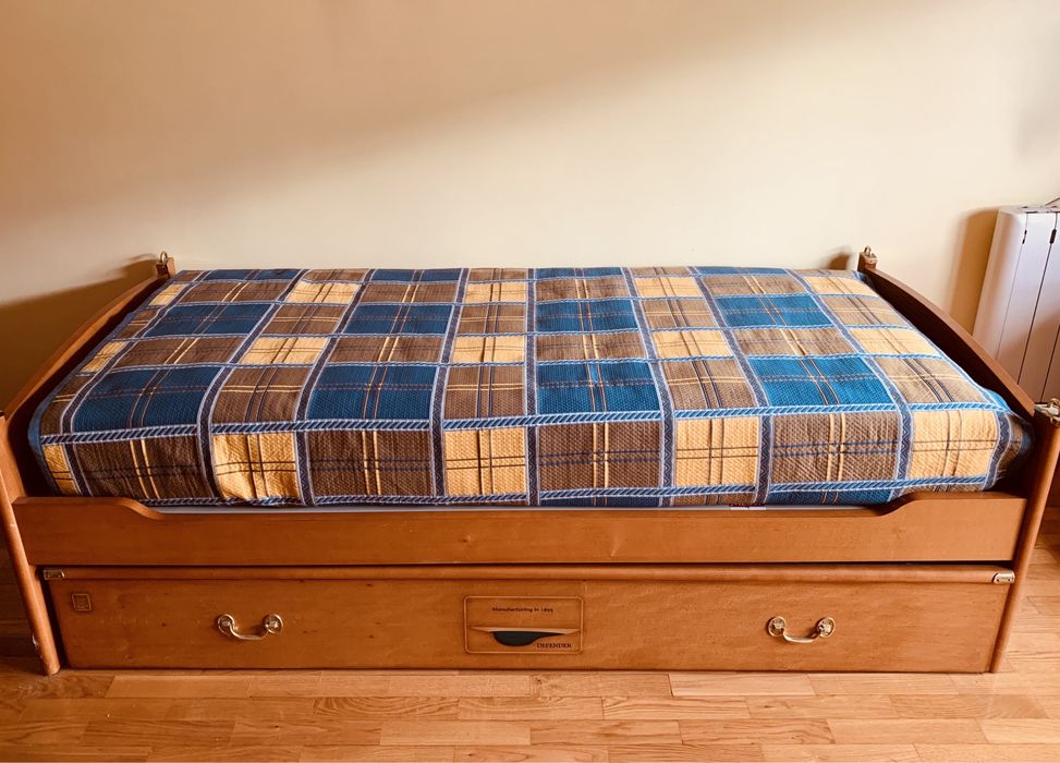 Quarto juvenil estilo estúdio com duas camas