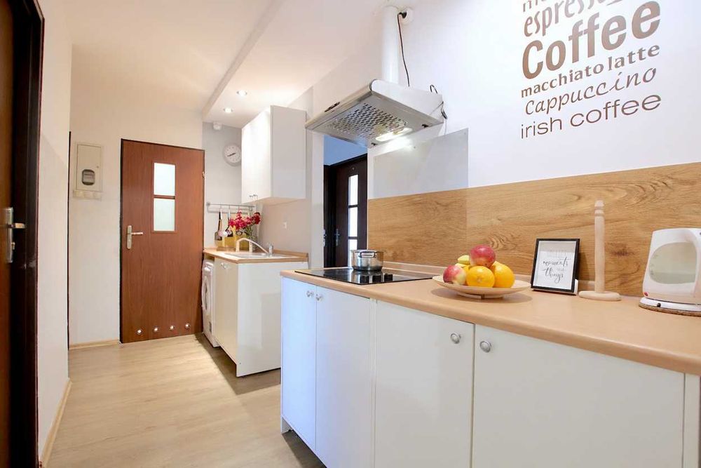 TANIO !! pokój z BALKONEM, blok z WINDĄ w CENTRUM ! ul. Nawrot 6