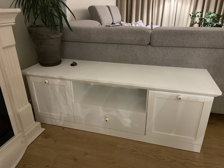 Szafka pod telewizor