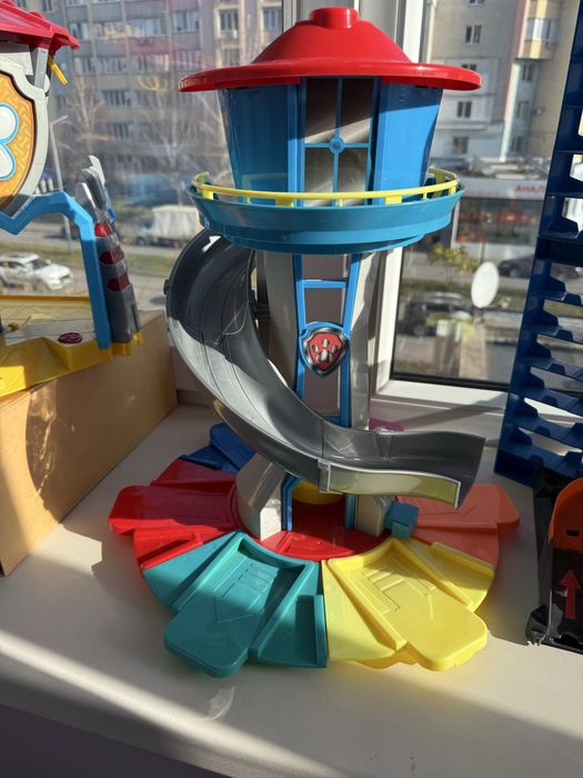 Продам базу щінячогг птаруля , та велику машину маршала