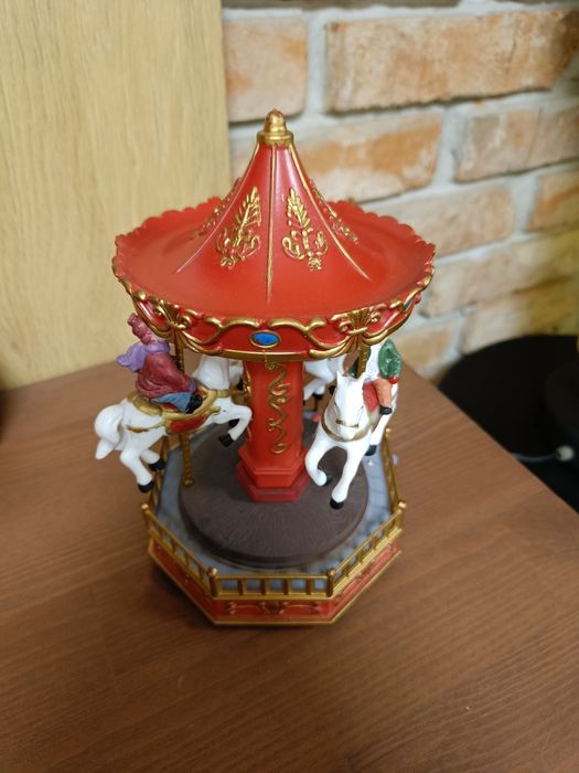 Świąteczna karuzela z muzyką