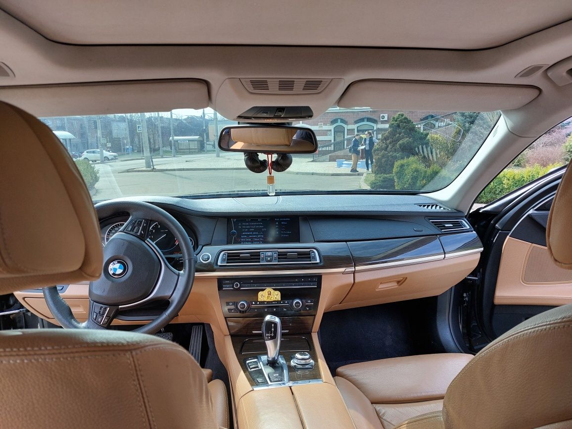 Продам BMW- 740 f 01 Бмв