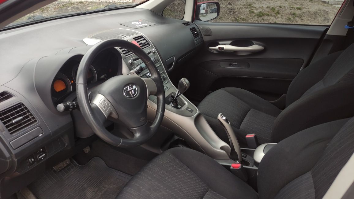 Toyota auris в  хорошем состоянии