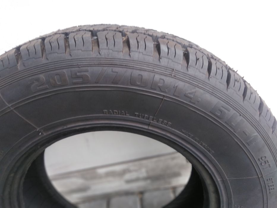 Продам одну шину 205×70×14