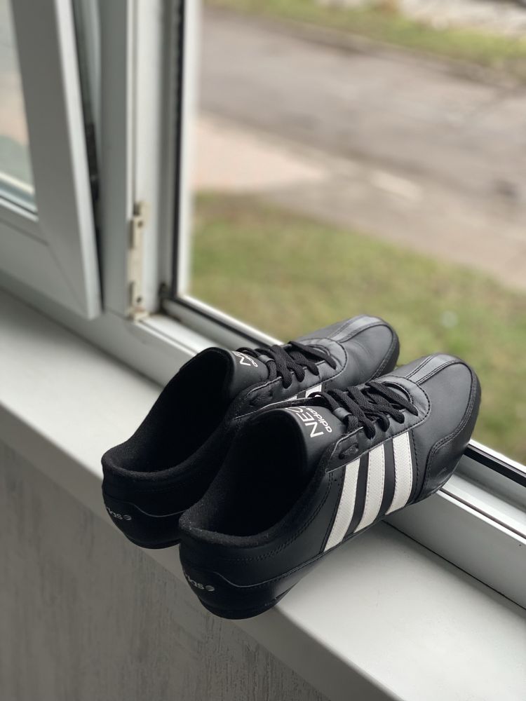 Продам мужск,кроссовки ADIDAS NEO