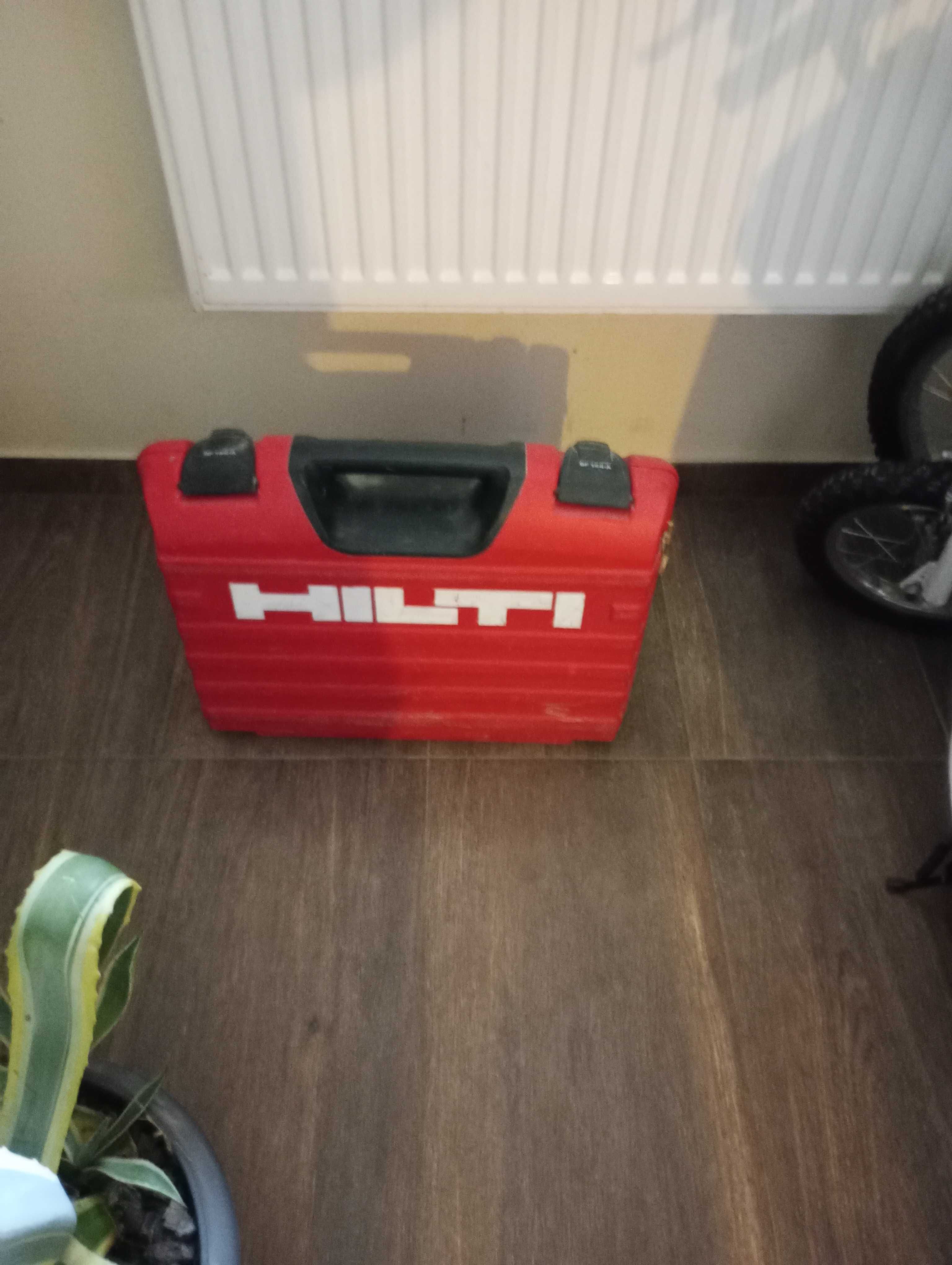 Wkrętarka Hilti  14,4V, ładowarka i baterią w oryginalnej walizce,