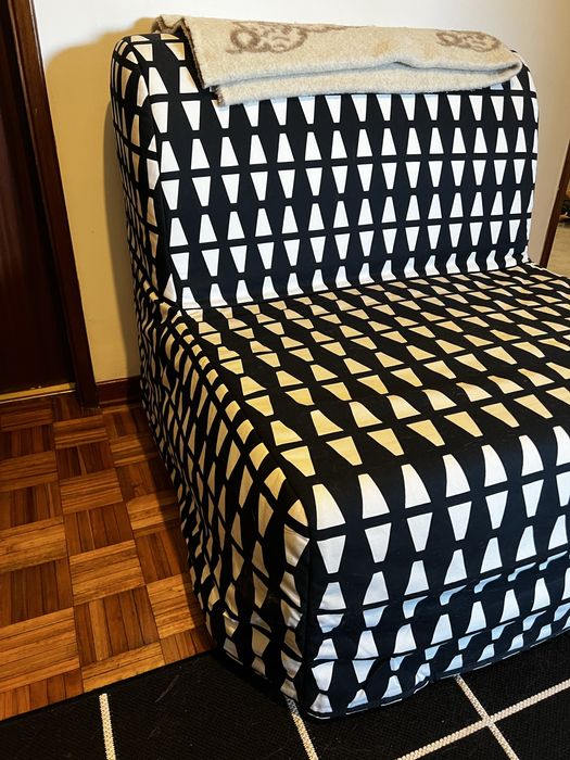 LYCKSELE LÖVÄS sofá-cama capa preta e branca