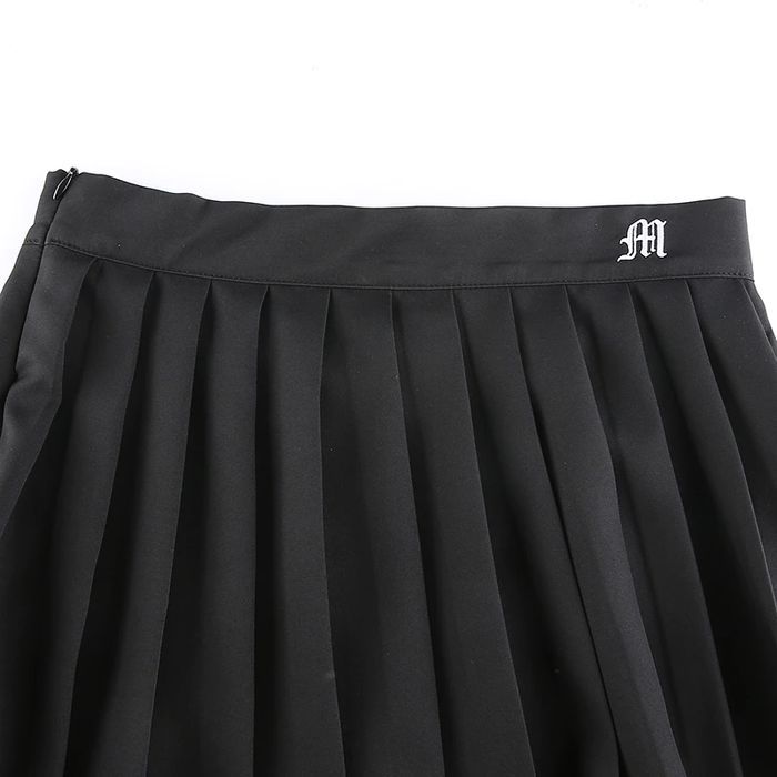 Mini spódniczka plisowana z haftem "M" - XL