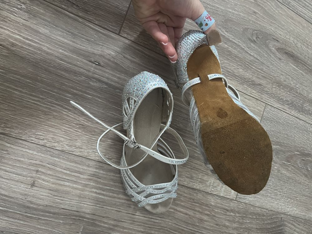 Buty do tańca firmy ,,Akcesoria do tanca”