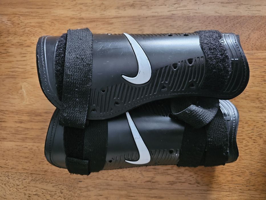 Caneleiras Nike Tamanho M