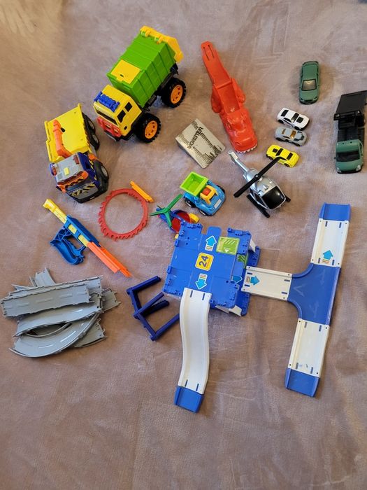 Zestaw dla chłopca, auta, śmieciarka, garaże, parking, lawety