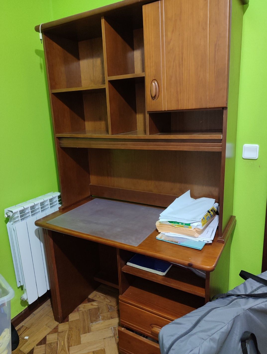 Mobília de madeira para quarto de solteiro